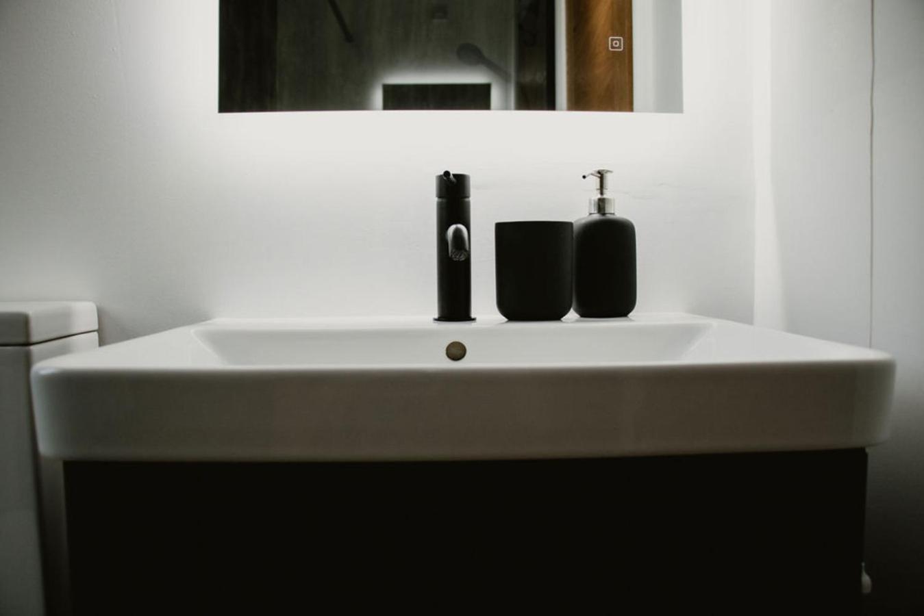 Luxury 2 Bedroom Glamping Pod With Hot Tub At Aganmore Farm Glamping - Pod 2 บัลลีคาสเซิล ภายนอก รูปภาพ
