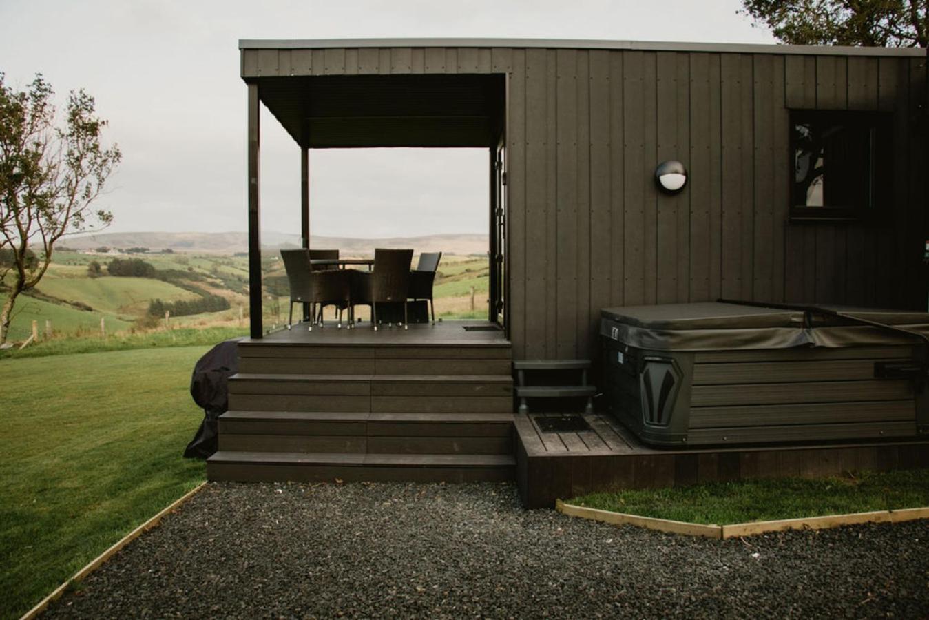 Luxury 2 Bedroom Glamping Pod With Hot Tub At Aganmore Farm Glamping - Pod 2 บัลลีคาสเซิล ภายนอก รูปภาพ