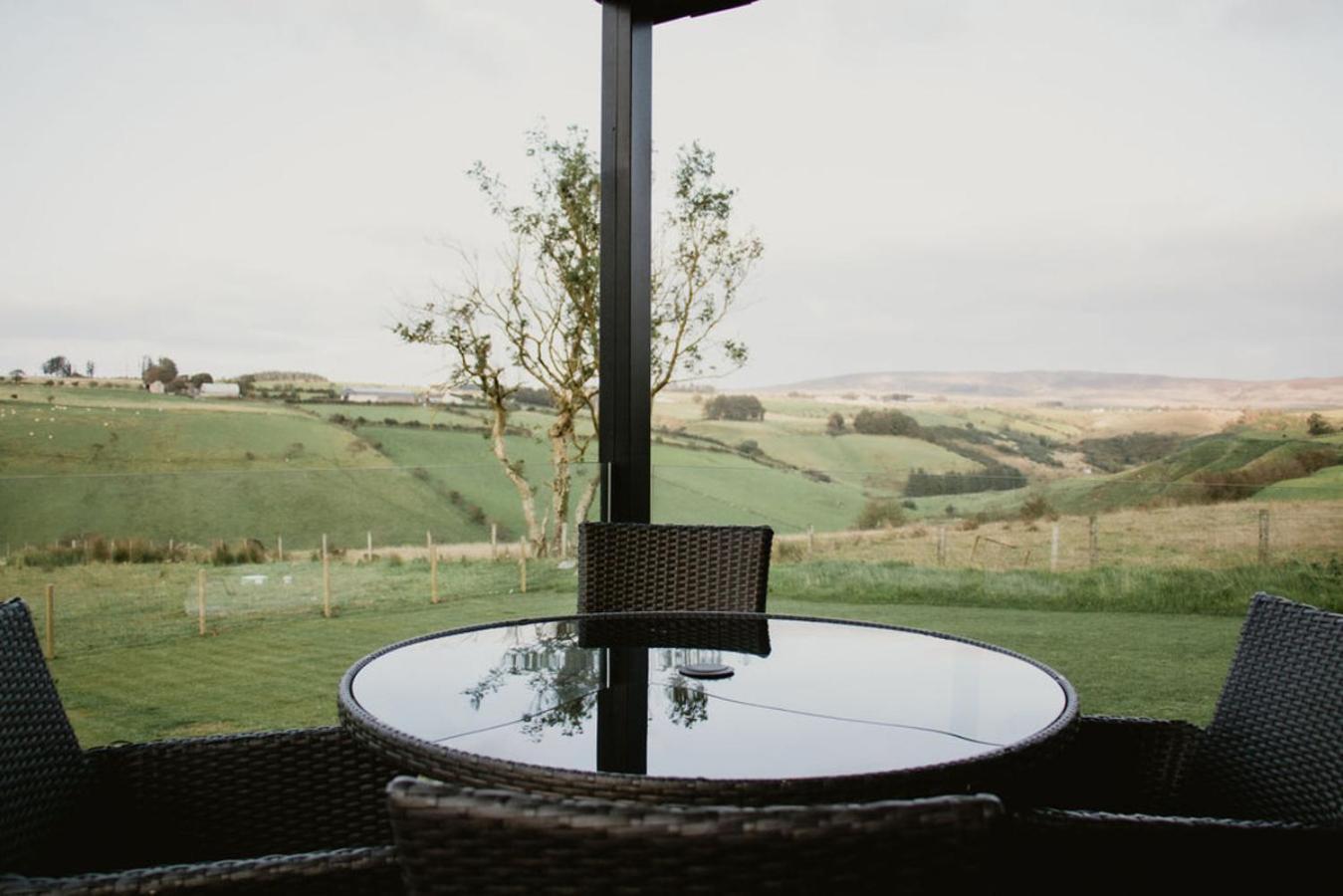 Luxury 2 Bedroom Glamping Pod With Hot Tub At Aganmore Farm Glamping - Pod 2 บัลลีคาสเซิล ภายนอก รูปภาพ